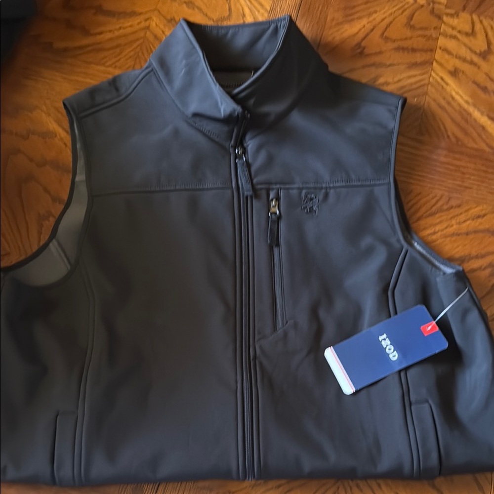 Izod Men's Black Softshell Vest